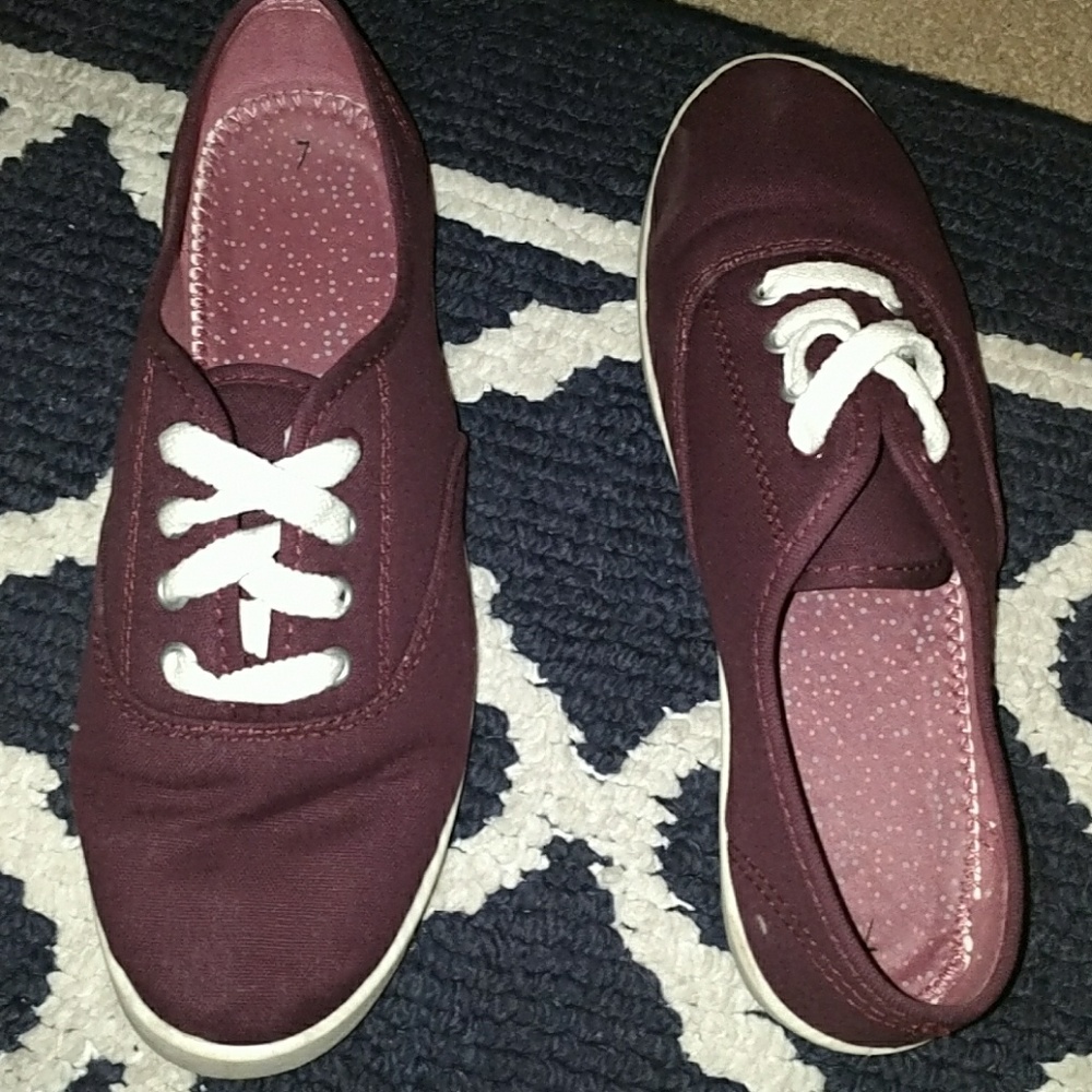 Maroon Size 7